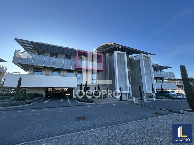 Bureau dans SOPHIA ANTIPOLIS à louer - Photo de l’immeuble – Image 1 sur 12
