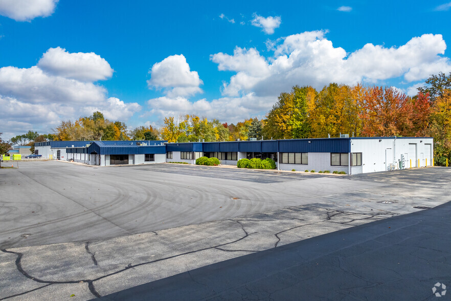 2390 Industrial Dr, Neenah, WI à louer - Photo de l’immeuble – Image 2 sur 11