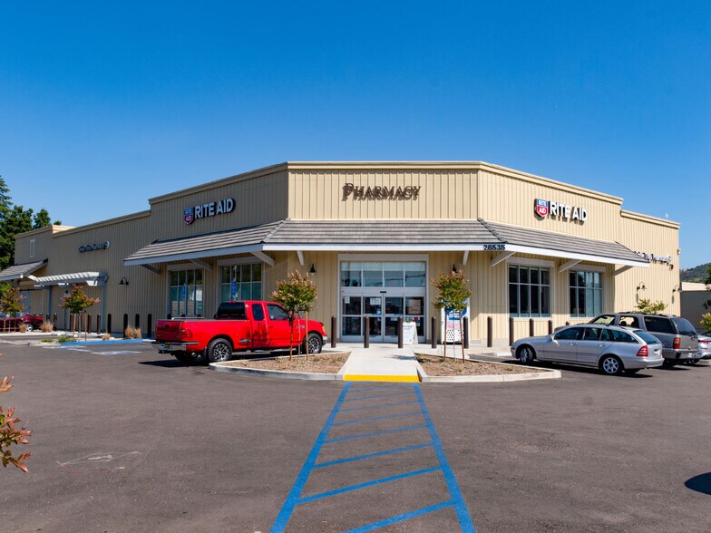 28535 Cole Grade Rd, Valley Center, CA à louer - Photo principale – Image 1 sur 3
