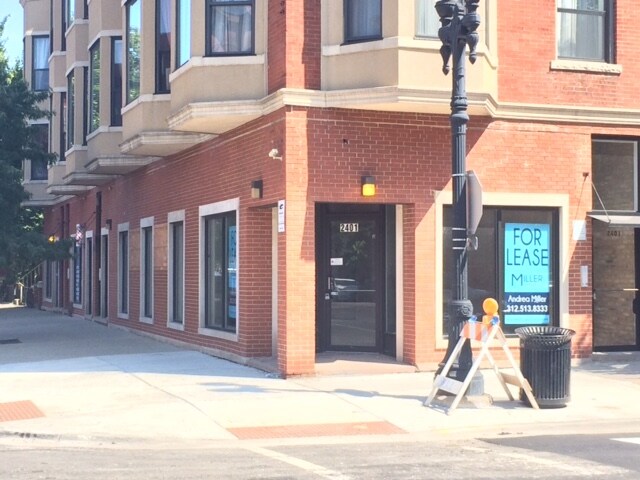 2401 S Oakley Ave, Chicago, IL à louer - Photo de l’immeuble – Image 3 sur 18