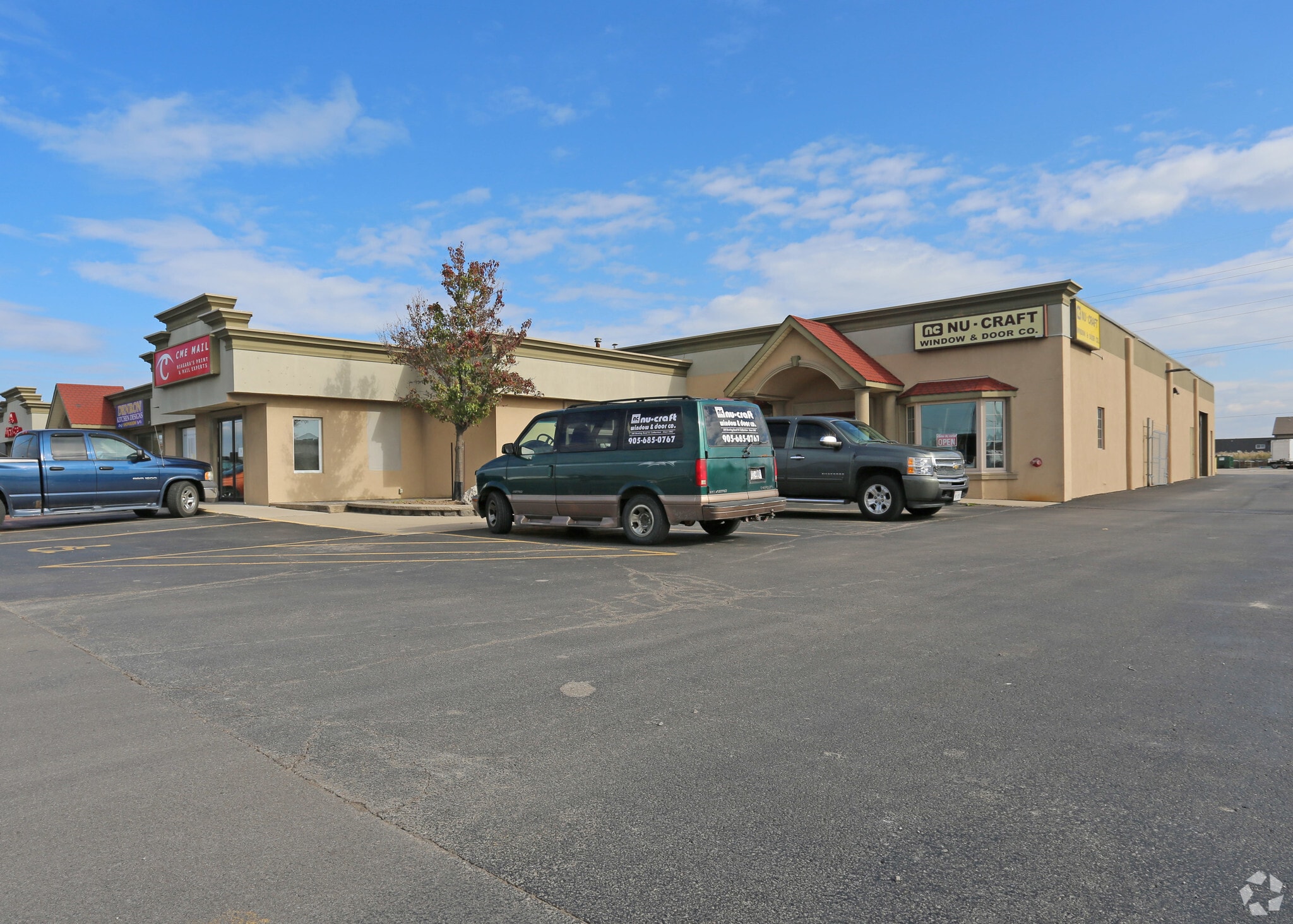 188 Bunting Rd, St Catharines, ON à louer Photo principale– Image 1 sur 17