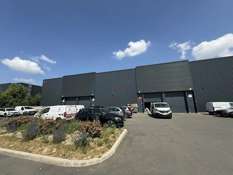 Local d’activités dans Noisy-le-Sec à louer - Photo de l’immeuble – Image 1 sur 12