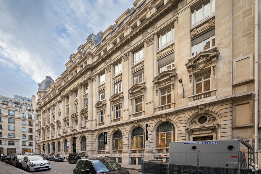 2-4 Rue Jules Lefebvre, Paris à louer - Photo de l’immeuble – Image 2 sur 2