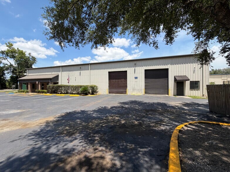 5491 Benchmark Ln, Sanford, FL à vendre - Photo de l’immeuble – Image 3 sur 18