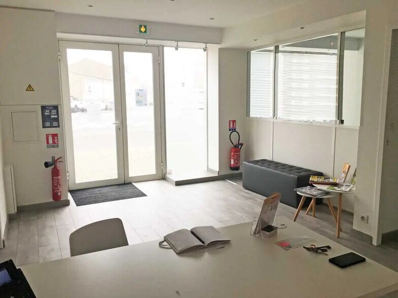 48 Rue Aristide Briand, Rezé à louer - Hall d’entrée – Image 2 sur 3