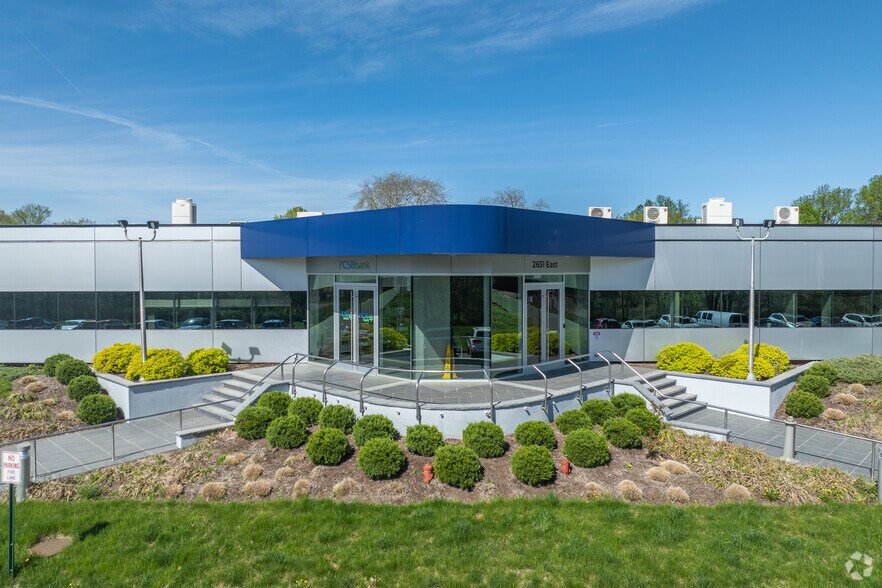 Northern Westchester Executive Park, Yorktown Heights, NY à louer - Photo de l’immeuble – Image 3 sur 7
