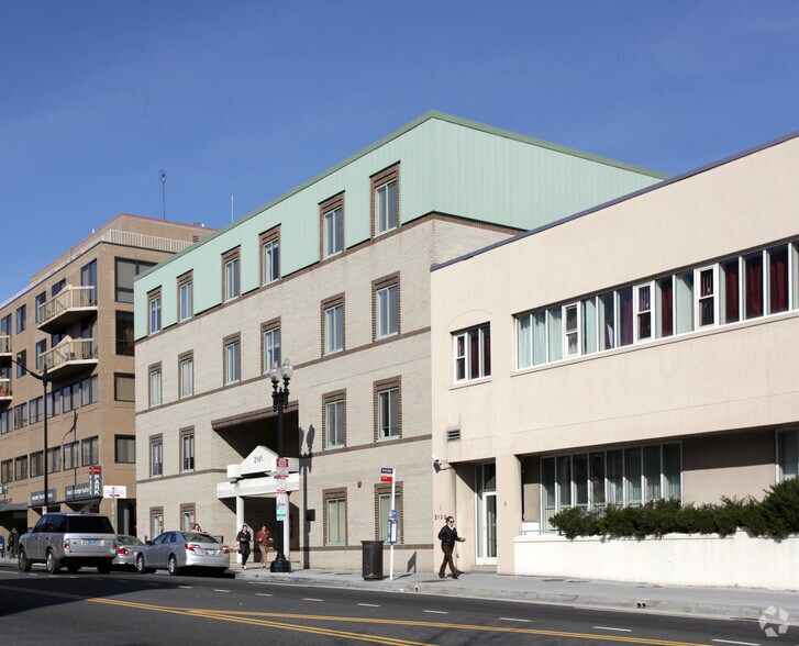 2141 Wisconsin Ave NW, Washington, DC à louer - Photo de l’immeuble – Image 3 sur 23