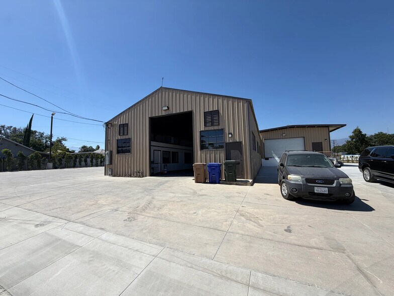 958 W Rialto Ave, San Bernardino, CA à louer - Photo de l’immeuble – Image 2 sur 5