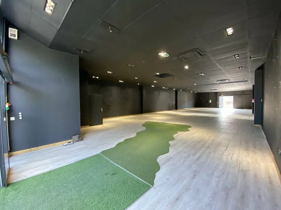 Local commercial dans Mandelieu-la-Napoule à louer Photo intérieure– Image 1 sur 5