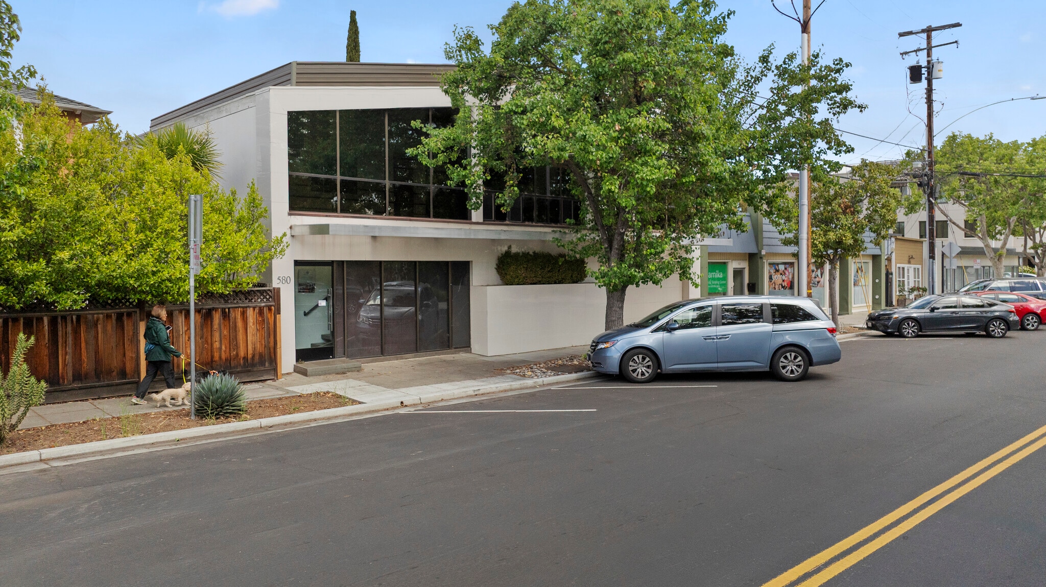 580 College Ave, Palo Alto, CA à louer Photo principale– Image 1 sur 12