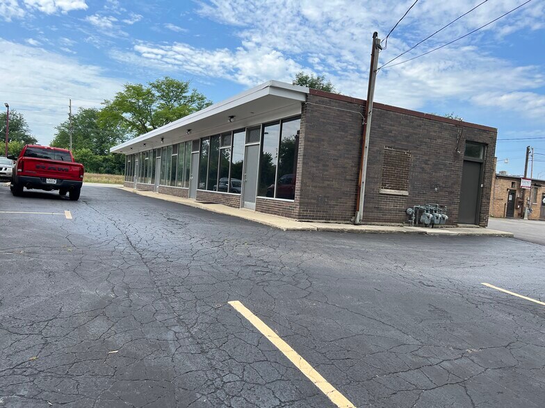 1612 W Northwest Hwy, Arlington Heights, IL à vendre - Photo de l’immeuble – Image 3 sur 15