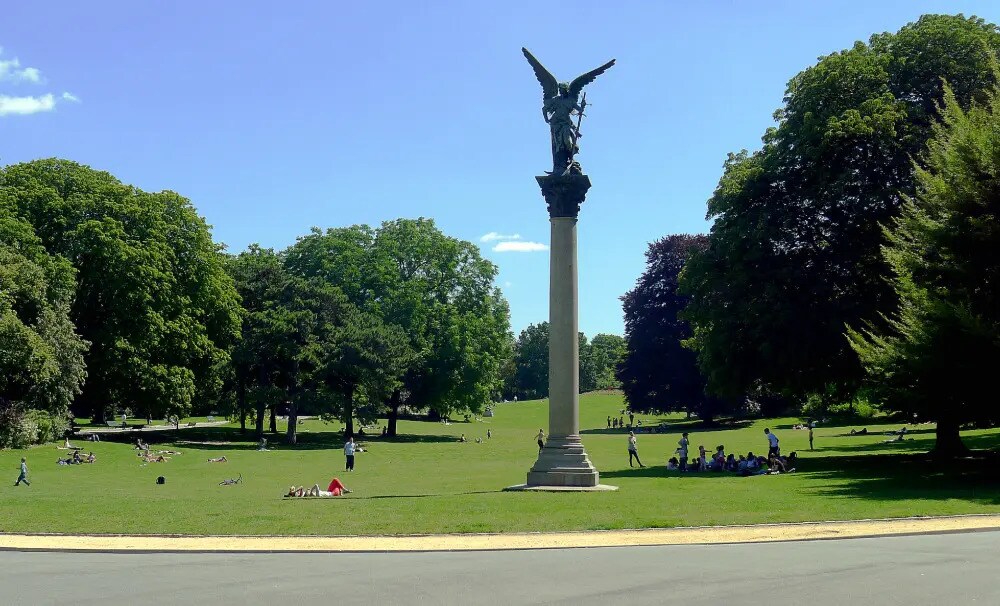 Local commercial dans Paris à louer Aérien– Image 1 sur 5