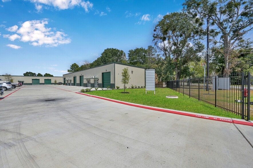 503 Hufsmith, Tomball, TX à louer - Photo de l’immeuble – Image 3 sur 24