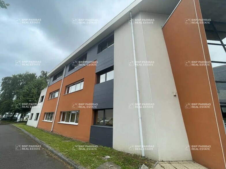 Bureau dans Saint-Grégoire à louer - Photo de l’immeuble – Image 1 sur 10