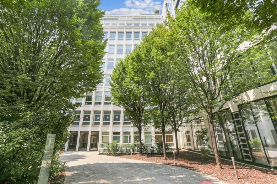 28 Rue Bayard, Paris à louer - Photo de l’immeuble – Image 1 sur 17