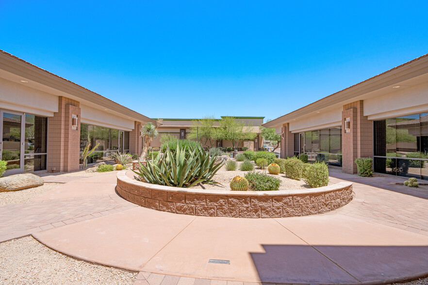 10601-10609 N Frank Lloyd Wright Blvd, Scottsdale, AZ à louer - Photo de l’immeuble – Image 3 sur 21