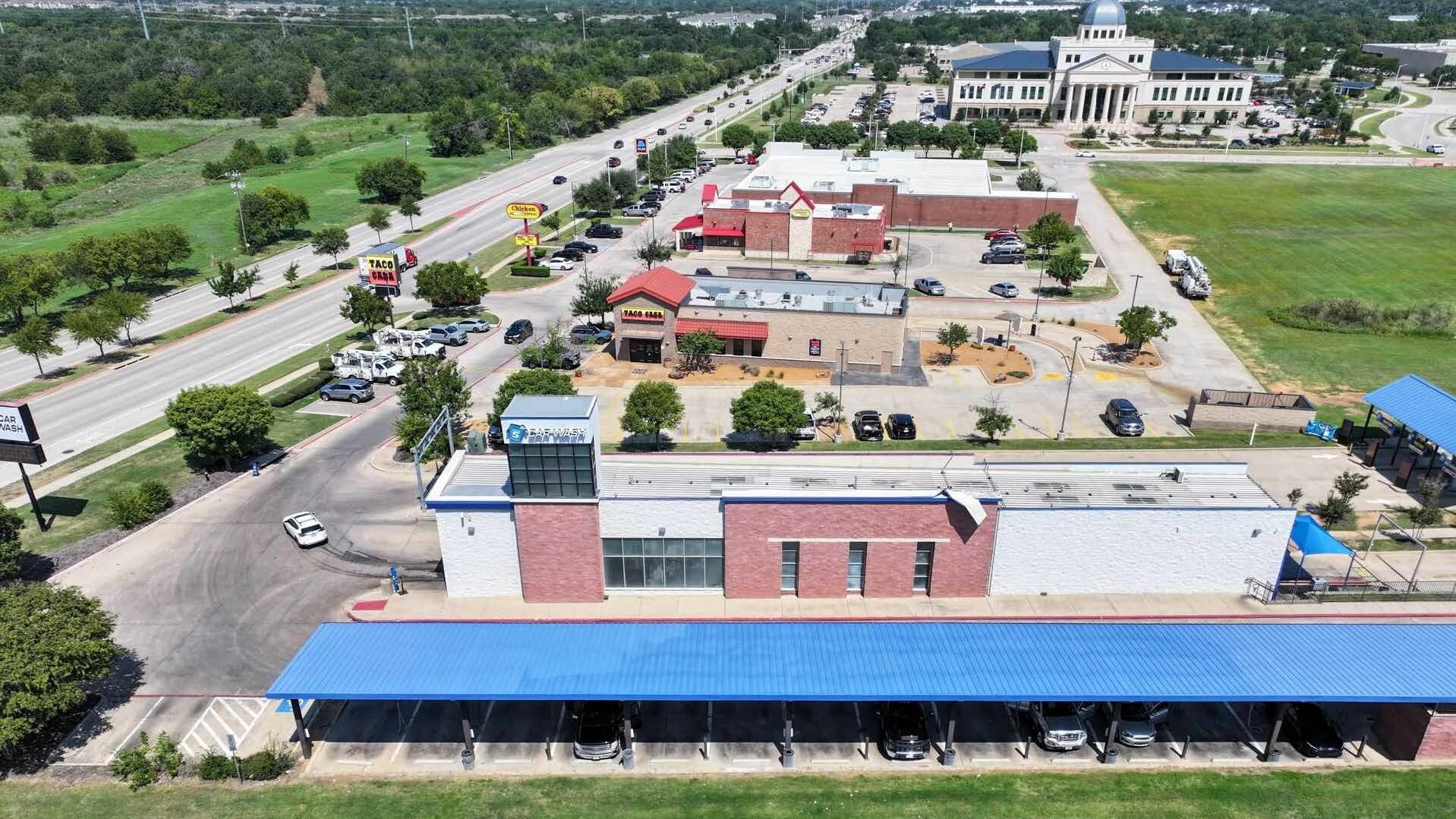 1135 S Loop 288, Denton, TX à vendre Photo de l’immeuble– Image 1 sur 3