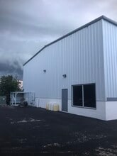 7465 Commercial Cir, Fort Pierce, FL à louer Photo de l’immeuble– Image 2 sur 22