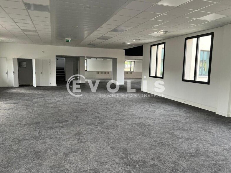 Bureau dans Vénissieux à vendre - Photo de l’immeuble – Image 1 sur 29