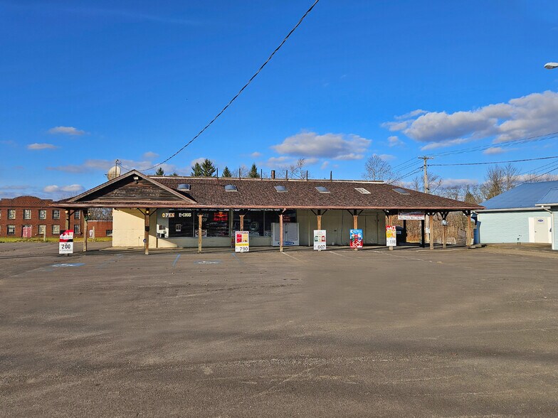 110 Railroad St, Cambridge Springs, PA à vendre - Photo de l’immeuble – Image 1 sur 22