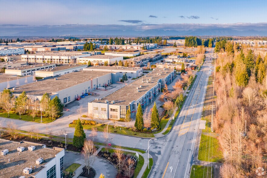 2677 192nd St, Surrey, BC à louer - Aérien – Image 2 sur 3