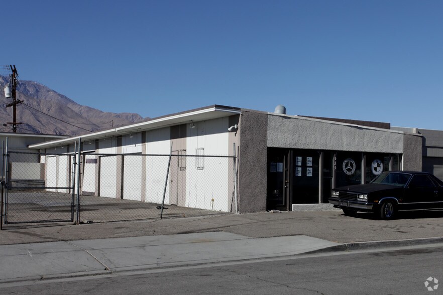 525-535 S Oleander Rd, Palm Springs, CA à louer - Photo de l’immeuble – Image 3 sur 3
