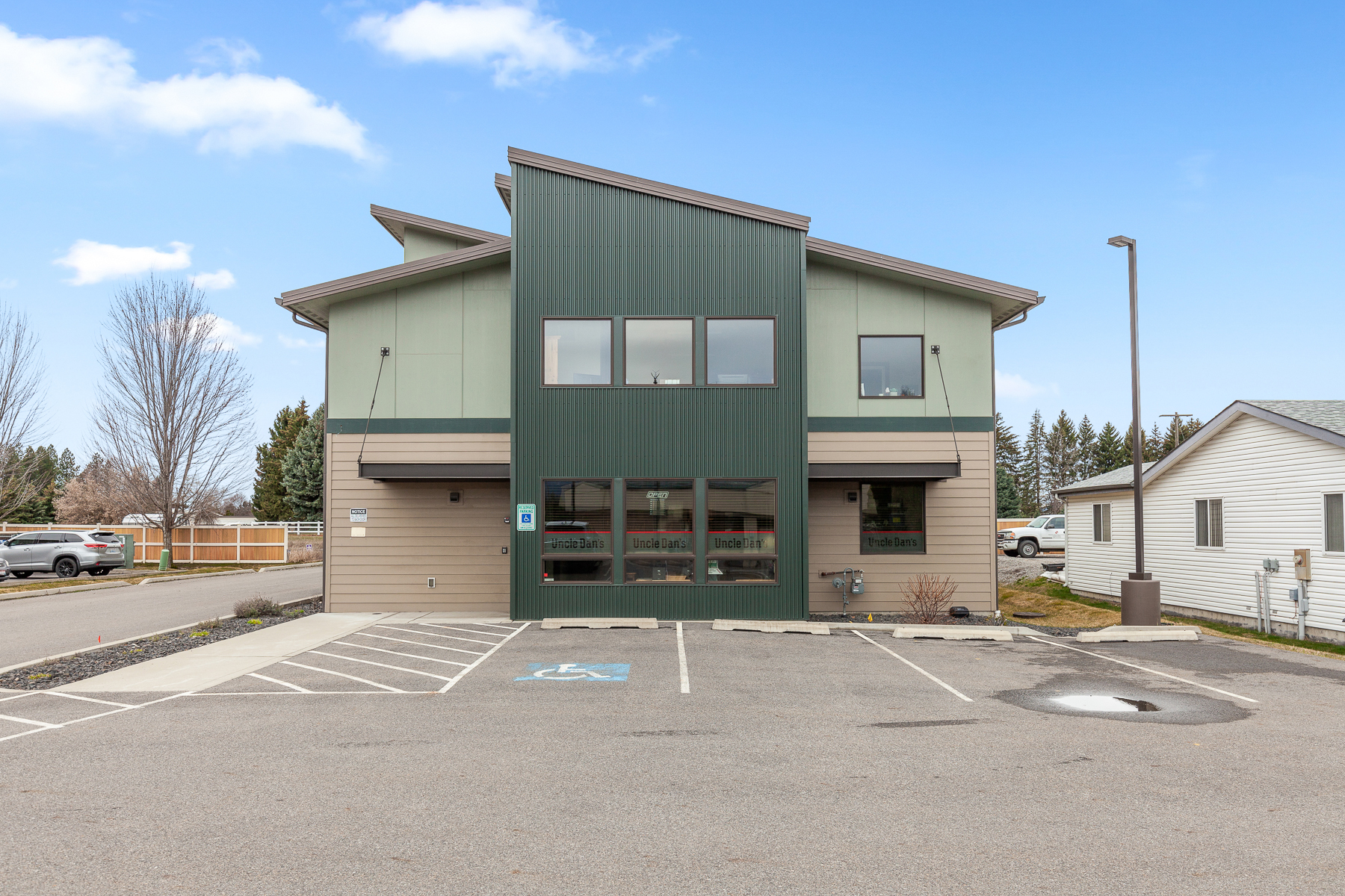 9151 N Hess St, Hayden, ID à vendre Photo de l’immeuble– Image 1 sur 7