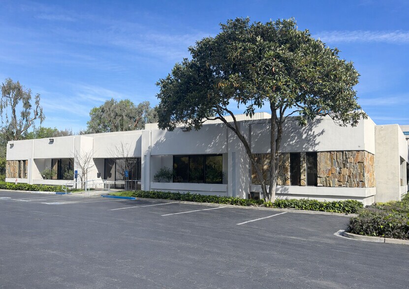 1215 Terra Bella Ave, Mountain View, CA à louer - Photo de l’immeuble – Image 2 sur 3