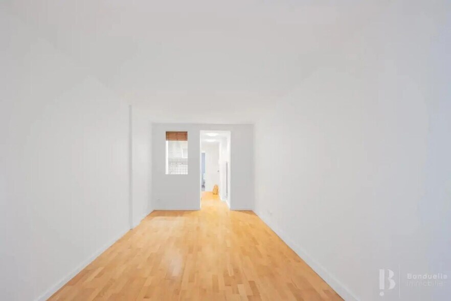 9 Rue Du Delta, Paris à vendre - Photo de l’immeuble – Image 2 sur 7