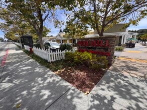 809 Bay Ave, Capitola, CA à louer Photo de l’immeuble– Image 2 sur 10