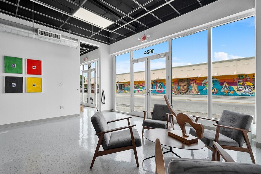1624-1626 NW 36th St, Miami, FL à louer - Photo de l’immeuble – Image 3 sur 9