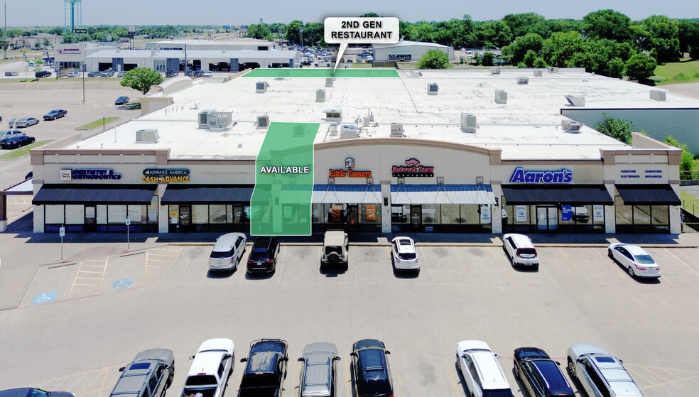 1011 E Ennis Ave, Ennis, TX à louer - Photo de l’immeuble – Image 1 sur 4