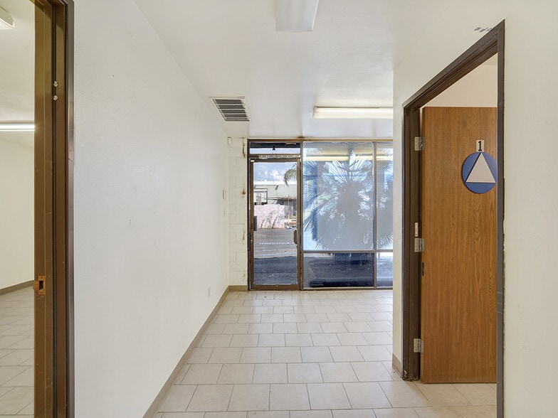 1203 W Brooks St, Ontario, CA à vendre - Photo intérieure – Image 3 sur 10