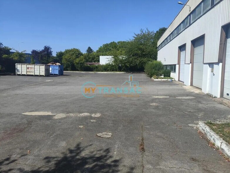 Local d’activités dans Torcy à louer - Photo de l’immeuble – Image 3 sur 31