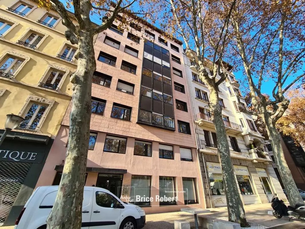 Bureau dans Lyon à louer Photo de l’immeuble– Image 1 sur 9