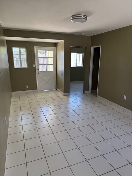 8906 Norris Ave, Sun Valley, CA à louer - Photo intérieure – Image 3 sur 7