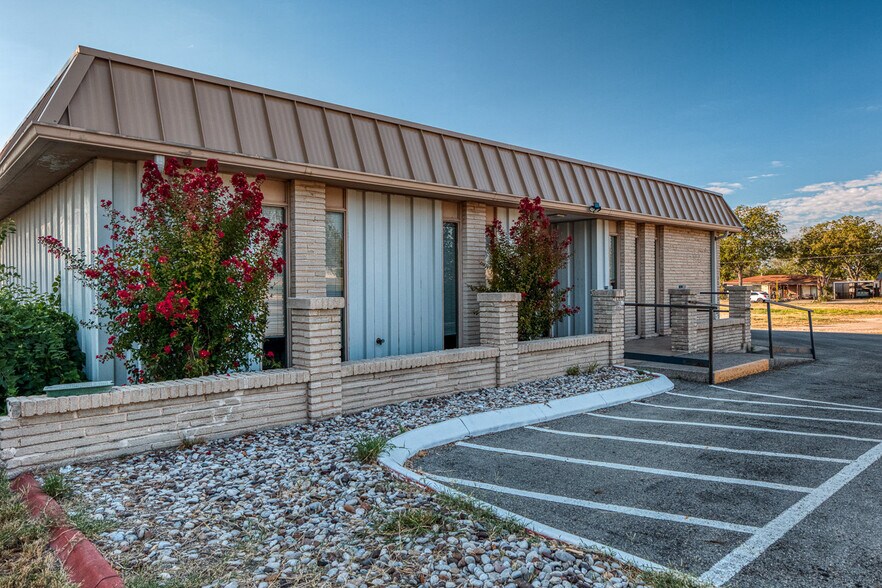 1011 E 7th St, Del Rio, TX à vendre - Photo de l’immeuble – Image 2 sur 43