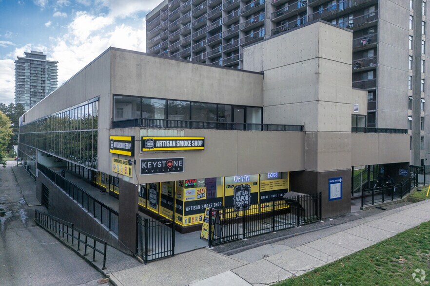 9801 King George Blvd, Surrey, BC à louer - Photo principale – Image 1 sur 3