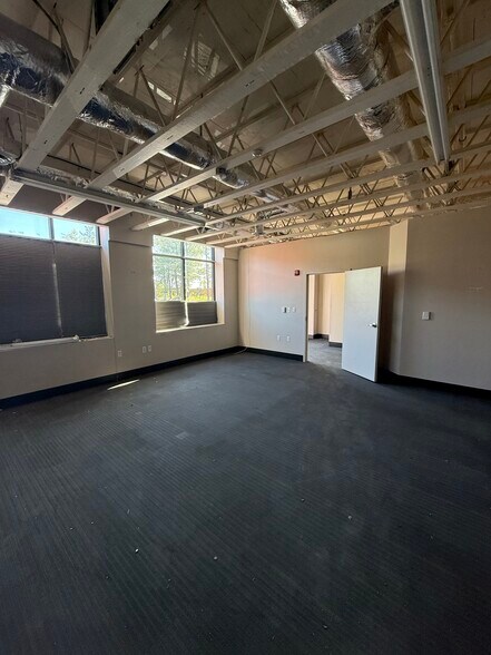 12 Cardinal Park Dr, Leesburg, VA à vendre - Photo de l’immeuble – Image 2 sur 9