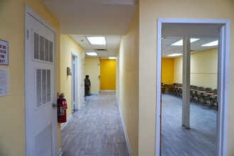 5617-5619 Bergenline Ave, West New York, NJ à louer Photo intérieure– Image 2 sur 12