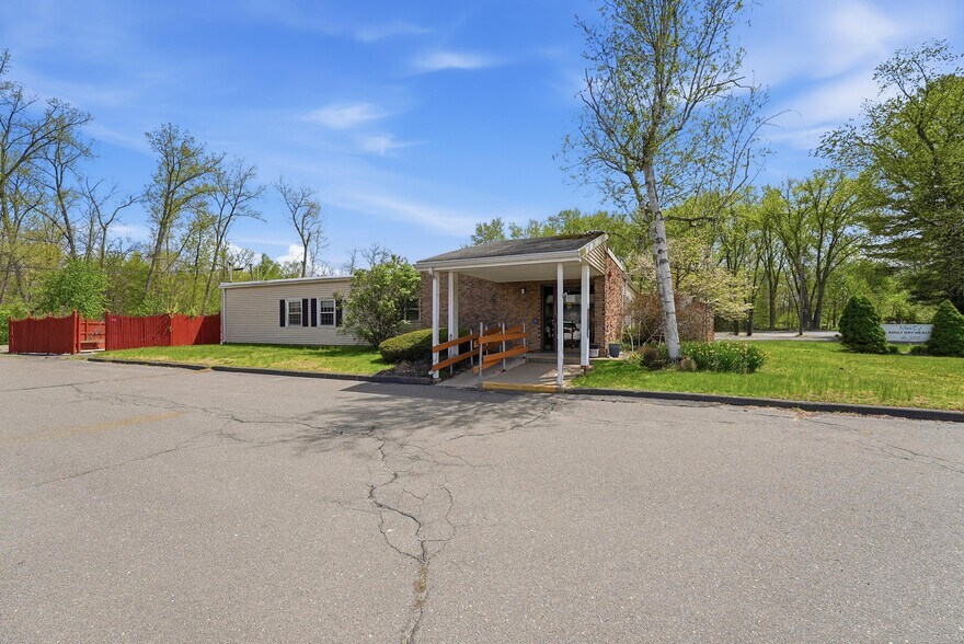 24 Clifton St, Westfield, MA à vendre - Photo de l’immeuble – Image 1 sur 10