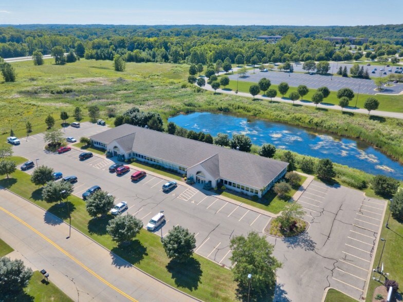 375 Ams Ct, Howard, WI à vendre - Aérien – Image 3 sur 5