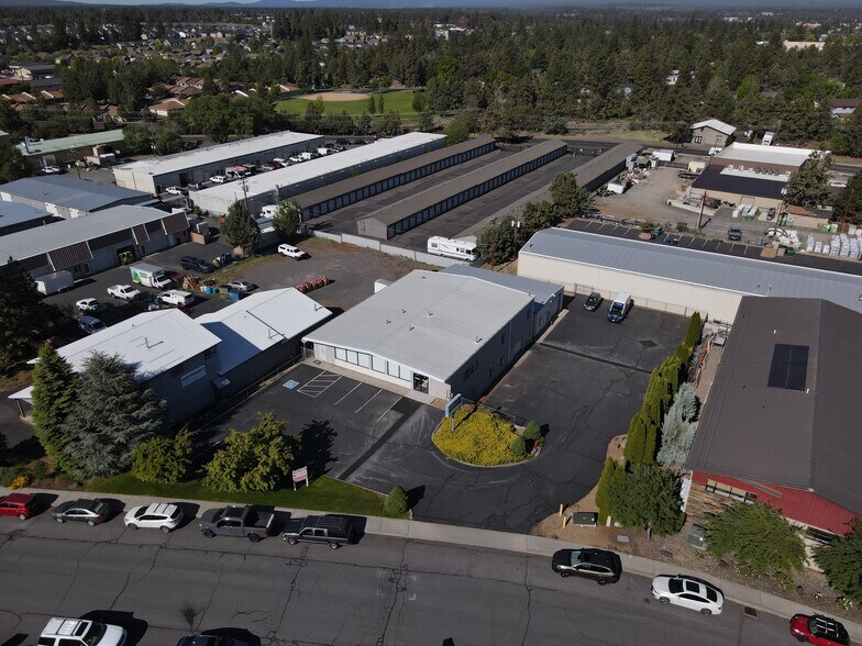 635 SE Business Way, Bend, OR à louer - Photo de l’immeuble – Image 2 sur 16