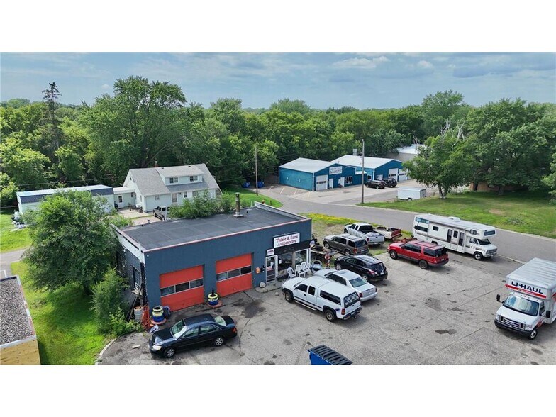 519 Benton Dr, Sauk Rapids, MN à vendre - Photo de l’immeuble – Image 2 sur 17