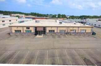 Plus de détails pour 160 Eileen Way, Syosset, NY - Industriel/Logistique à louer