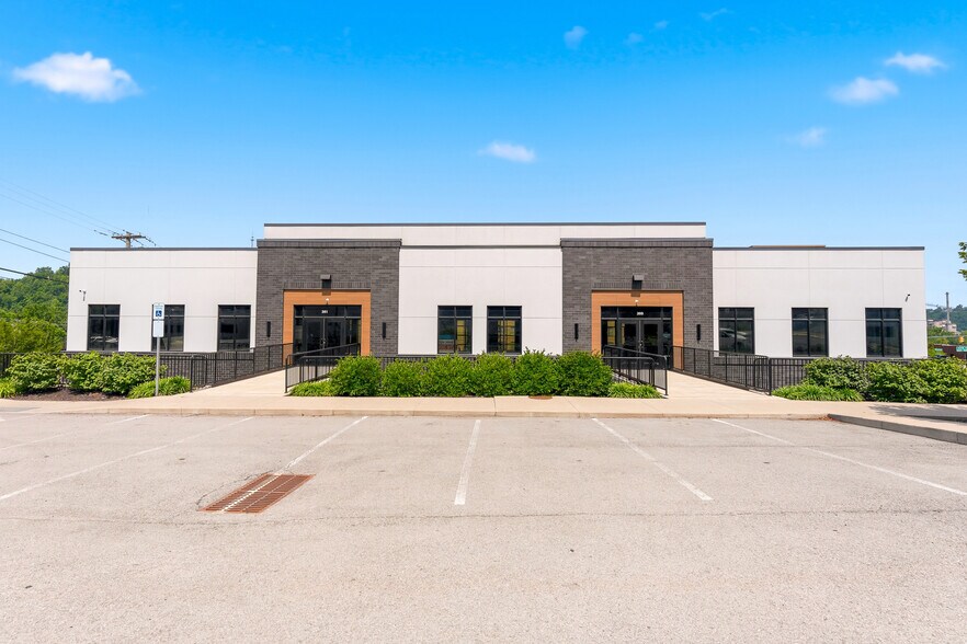 1050 University Ave, Morgantown, WV à louer - Photo de l’immeuble – Image 3 sur 28
