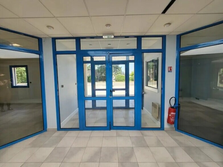 Bureau dans Avignon à vendre - Hall d’entrée – Image 3 sur 12