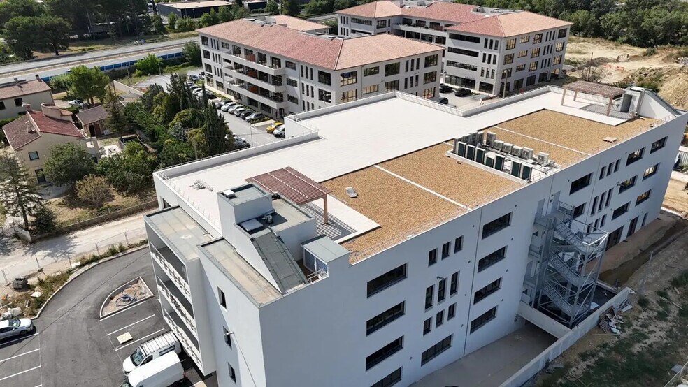 Bureau dans Aubagne à louer - Photo de l’immeuble – Image 1 sur 5