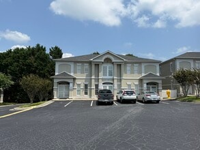 707 Westchester Dr, High Point, NC à louer Photo de l’immeuble– Image 1 sur 7