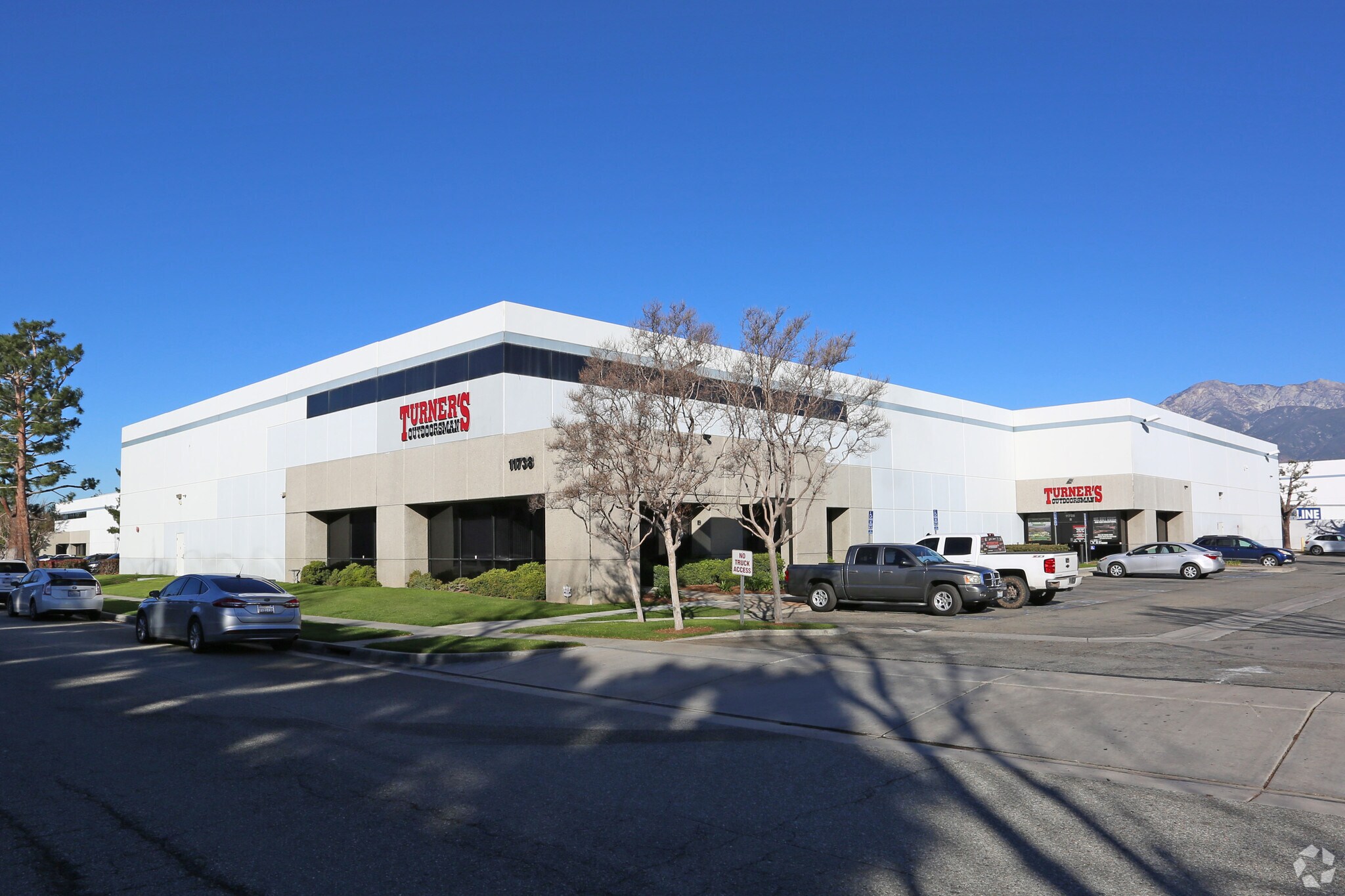 11738 San Marino St, Rancho Cucamonga, CA à louer Photo principale– Image 1 sur 6